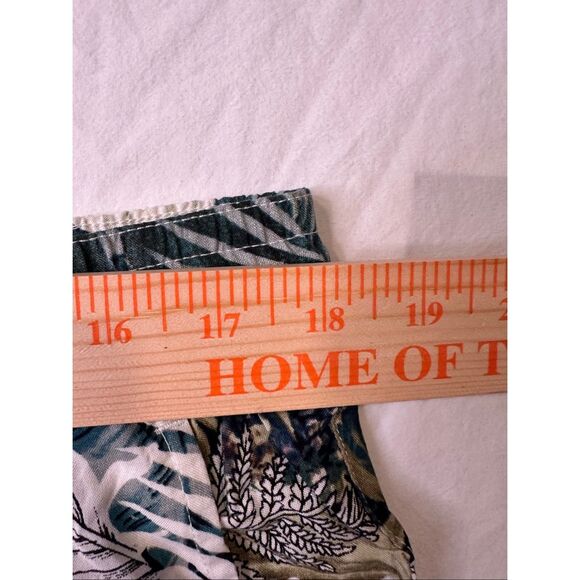 Guess Summer Leaves Challis Men’s Shorts, size Large, NWT - Picture 10 of 10